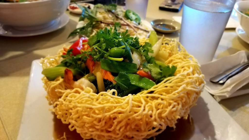 Pho Paris Restaurant | restaurant | 136 Newbury St #2, Peabody, MA 01960, USA | 9785358339 OR +1 978-535-8339