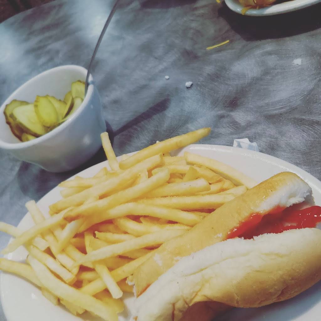 G&L Hot Dogs | restaurant | 1705 Holton Rd, Muskegon, MI 49445, USA | 2317606499 OR +1 231-760-6499