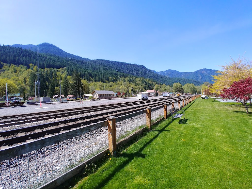 Cascadia Cafe | restaurant | 210 E Railroad Ave, Skykomish, WA 98288, USA | 3606772569 OR +1 360-677-2569