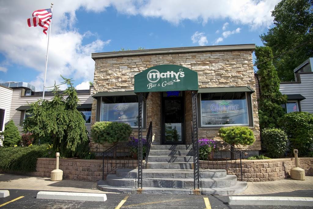 Mattys Bar & Grille | restaurant | 14460 College Ave, Muskego, WI 53150, USA | 4144273838 OR +1 414-427-3838