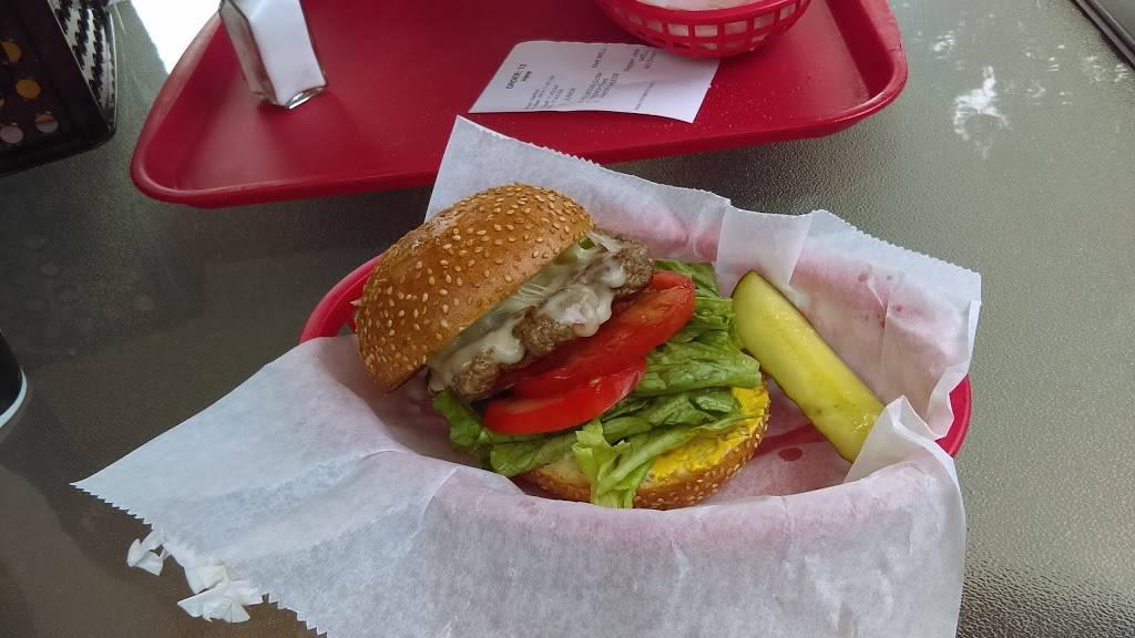 Phyllis Giant Burgers | restaurant | 2202 4th St, San Rafael, CA 94901, USA | 4154560866 OR +1 415-456-0866