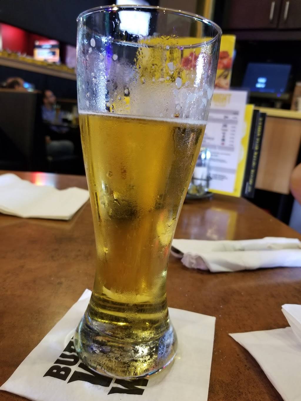 Buffalo Wild Wings | restaurant | 3939 Crenshaw Blvd, Los Angeles, CA 90008, USA | 3235964955 OR +1 323-596-4955