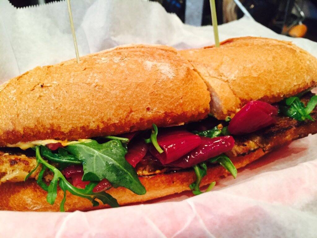 Red Apron | restaurant | 8298 Glass Alley, Fairfax, VA 22031, USA | 7036763550 OR +1 703-676-3550