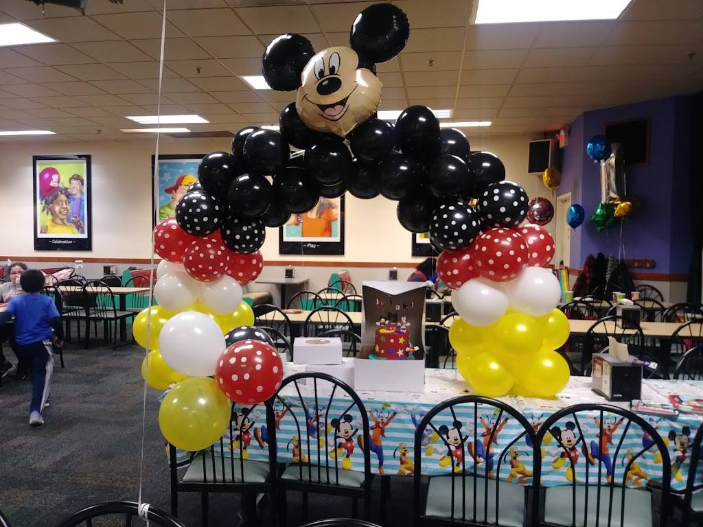 Chuck E. Cheese | restaurant | 2601 W Lake Ave, Peoria, IL 61615, USA | 3096882873 OR +1 309-688-2873