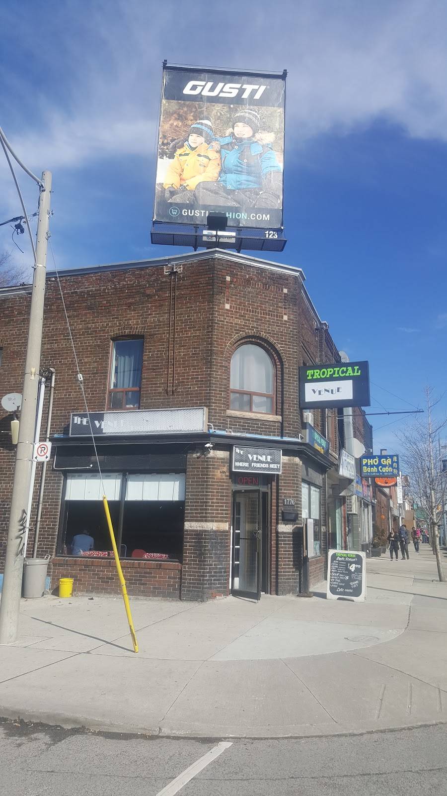 Caribbean restaurant And Bar | restaurant | 1776 St Clair Ave W, Toronto, ON M6N 1J3, Canada | 4165328191 OR +1 416-532-8191