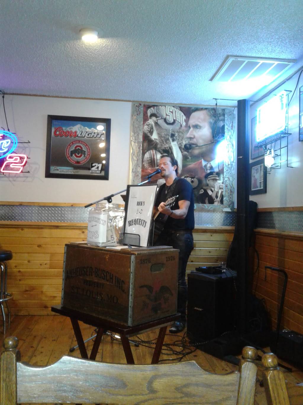 Lees Sports & Spirits | restaurant | 209 W Bigelow Ave, Plain City, OH 43064, USA | 6148730780 OR +1 614-873-0780