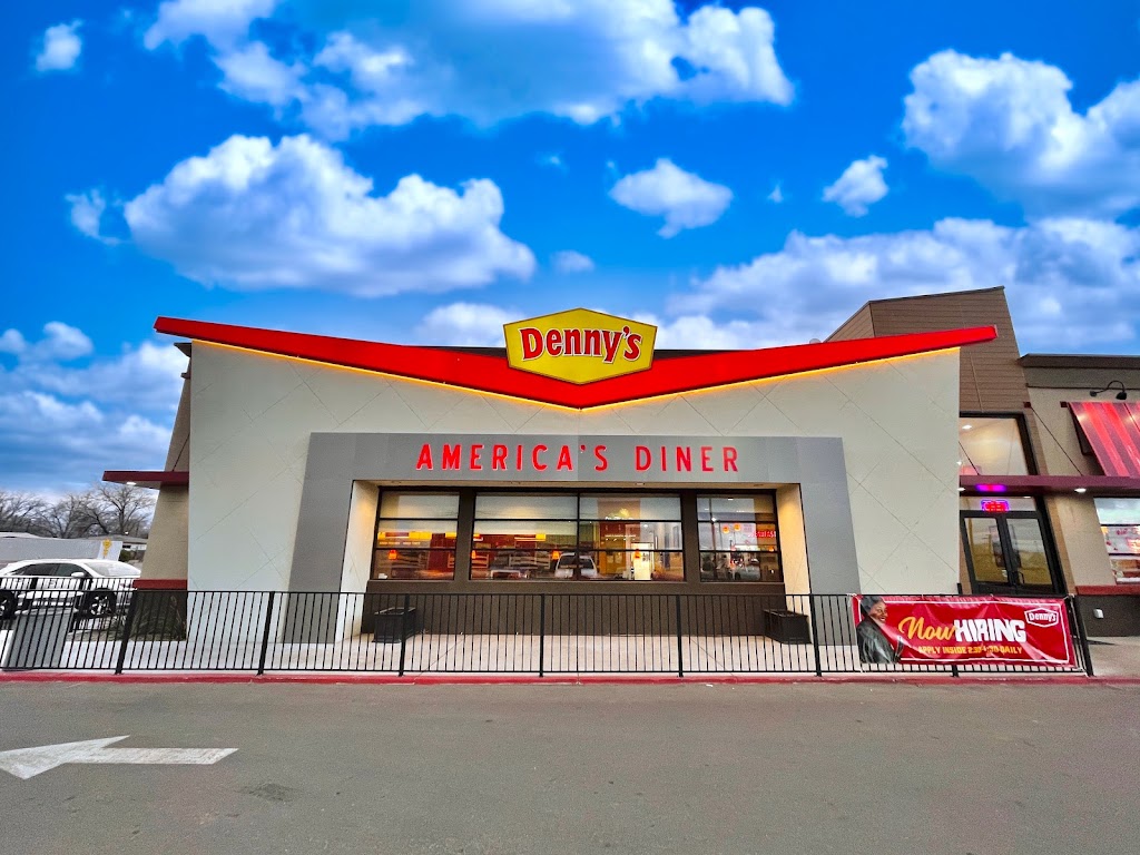 Dennys | restaurant | 1317 N Riverside Dr, Española, NM 87532, USA | 5057531210 OR +1 505-753-1210