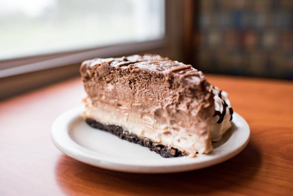 Twin Lakes Golf Course & Restaurant | restaurant | 100 Decker St, Bellevue, OH 44811, USA | 4194832842 OR +1 419-483-2842