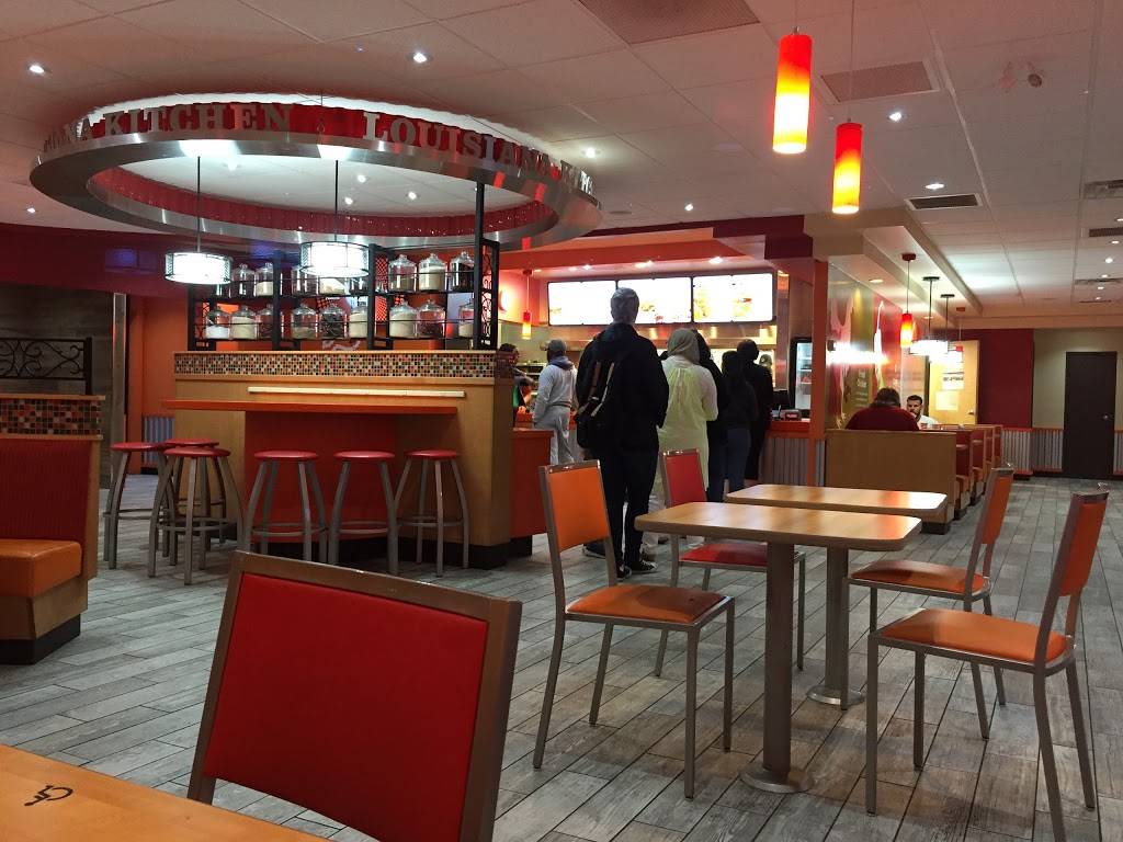 Popeyes | restaurant | 2000 Montreal Rd, Gloucester, ON K1J 6N2, Canada | 6136950333 OR +1 613-695-0333
