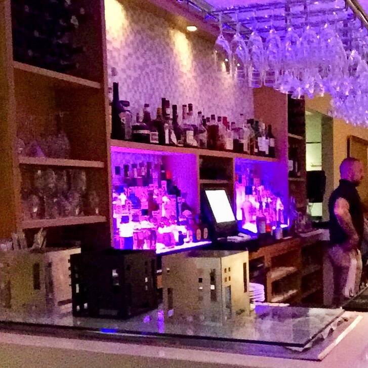 Victors | restaurant | 175 Bradford Street Ext, Provincetown, MA 02657, USA | 5084871777 OR +1 508-487-1777