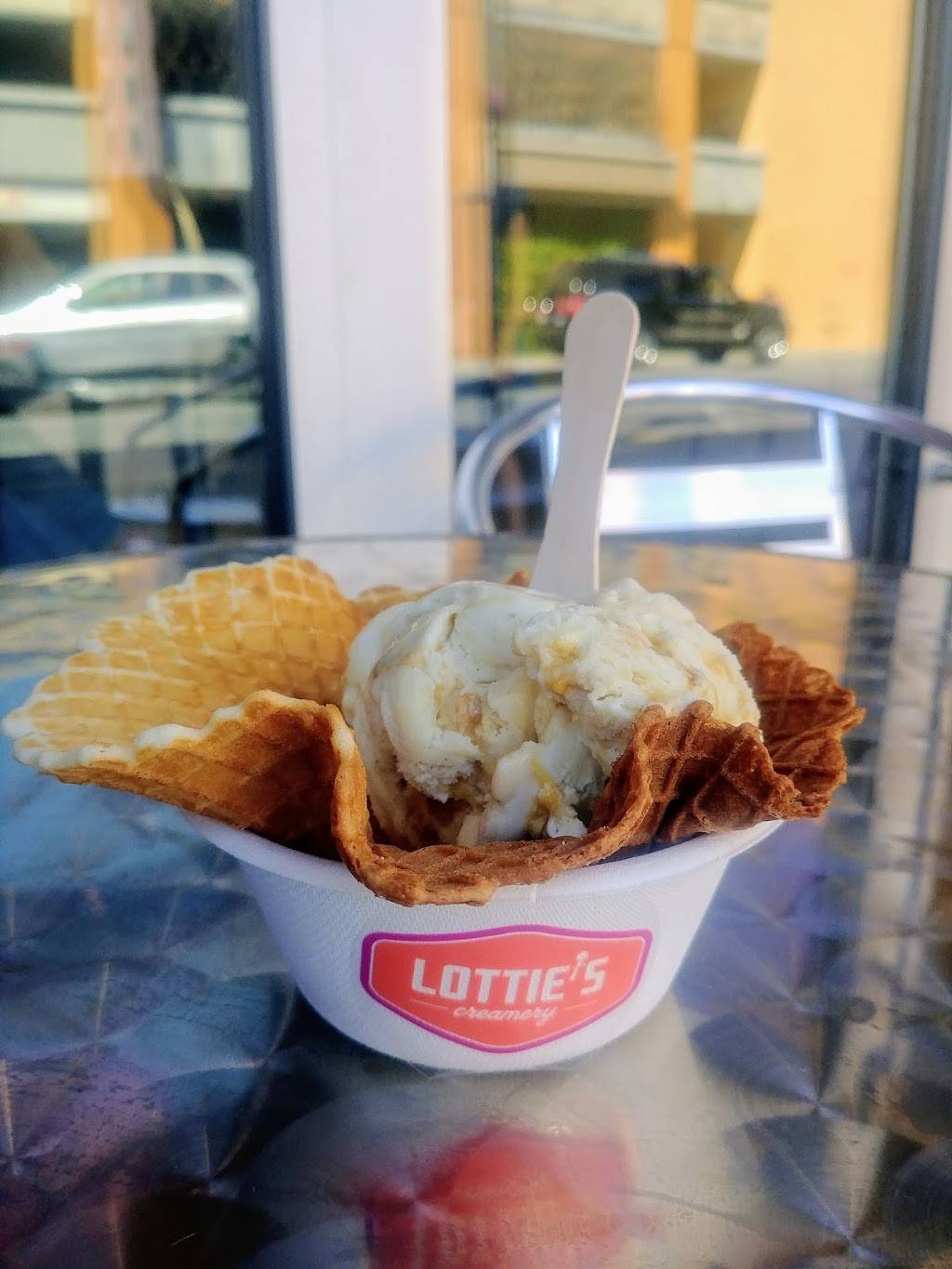 Lotties Creamery | restaurant | 240c Stanford Shopping Center, Palo Alto, CA 94304, USA | 6503846937 OR +1 650-384-6937