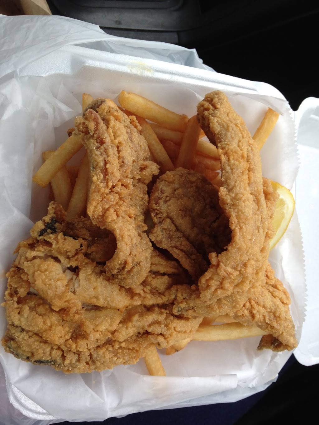 Fishy Tales | restaurant | 2374 Main St, Hartford, CT 06120, USA | 8602410200 OR +1 860-241-0200