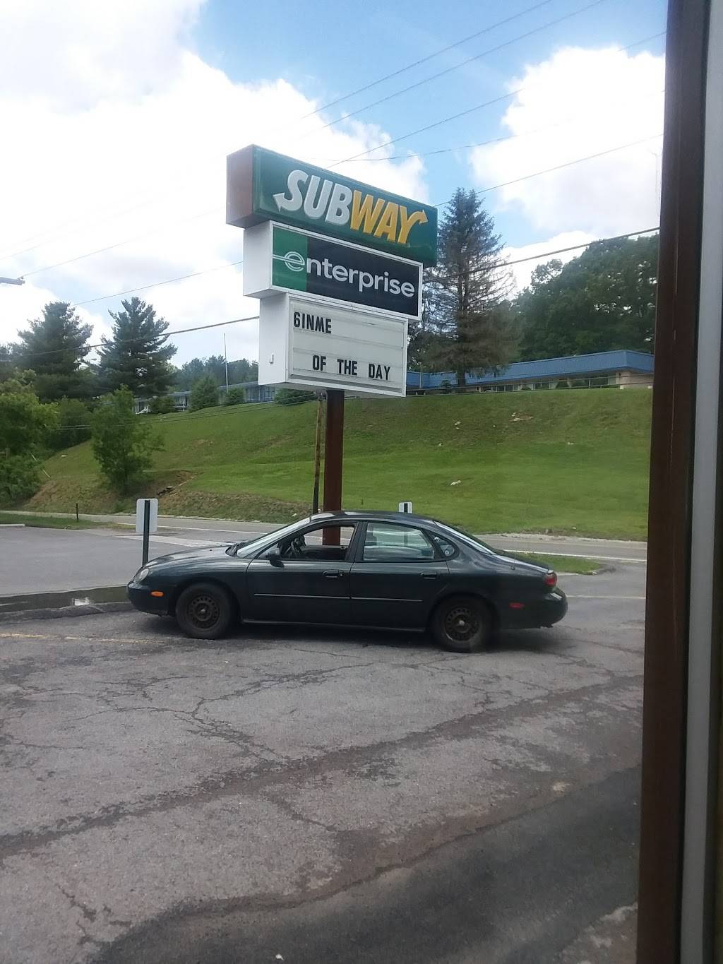 Subway | restaurant | 3180 E Cumberland Rd, Bluefield, WV 24701, USA | 3043257827 OR +1 304-325-7827