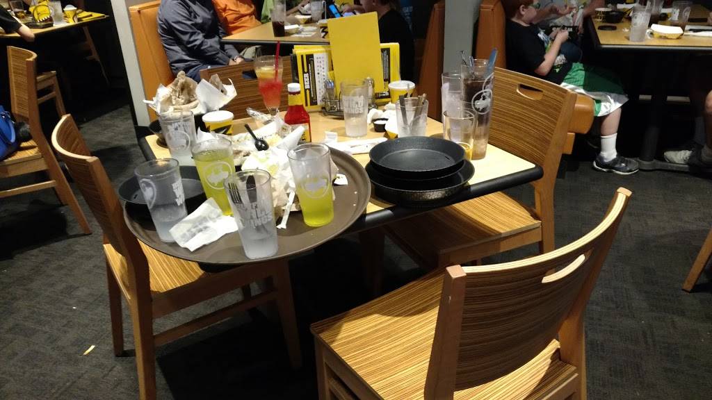 Buffalo Wild Wings | restaurant | 414 Nelson Rd, New Lenox, IL 60451, USA | 8154639333 OR +1 815-463-9333