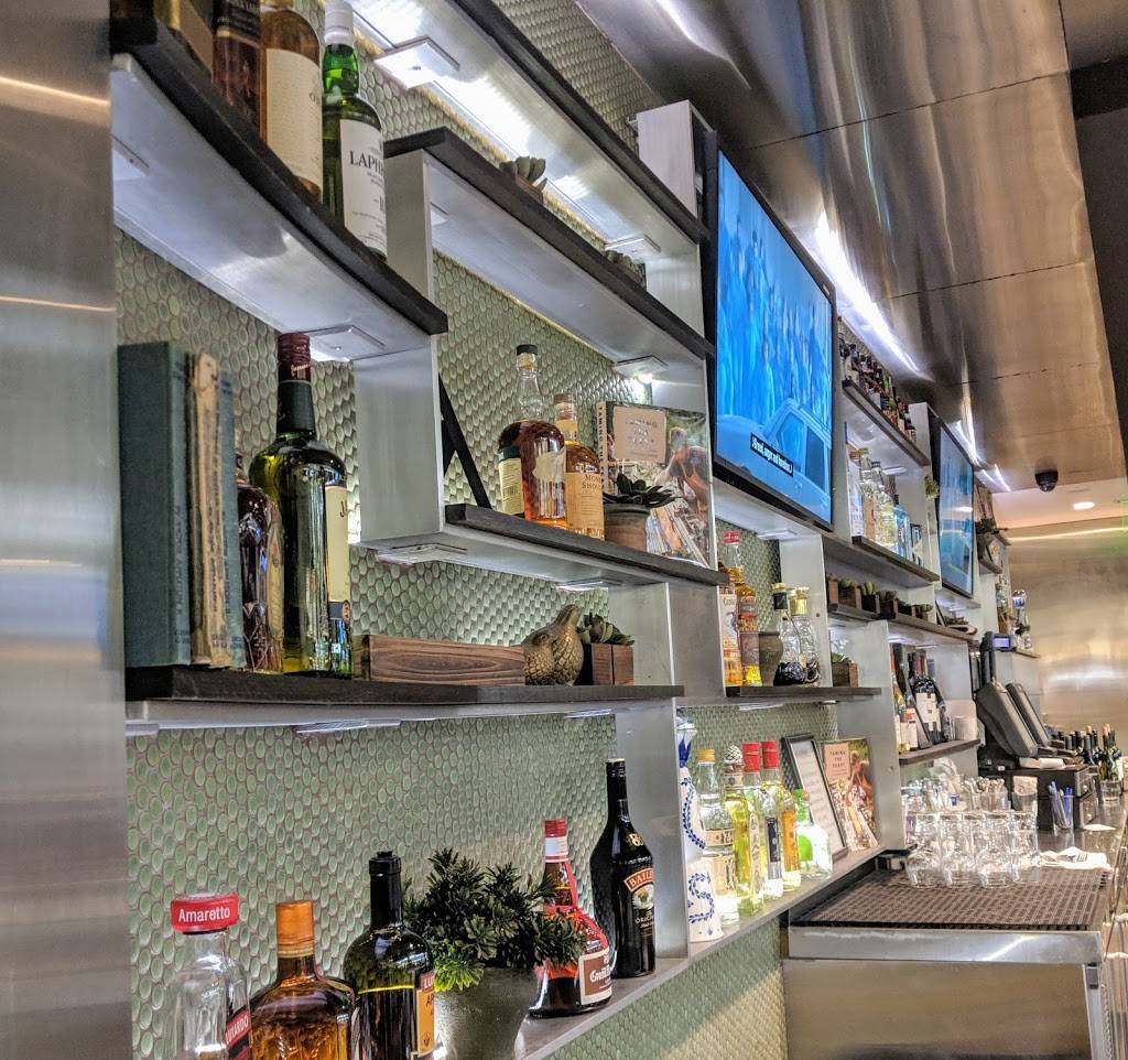 Fords Filling Station | restaurant | Los Angeles International Airport - Terminal 5, West Way, Los Angeles, CA 90045, USA | 2132350254 OR +1 213-235-0254