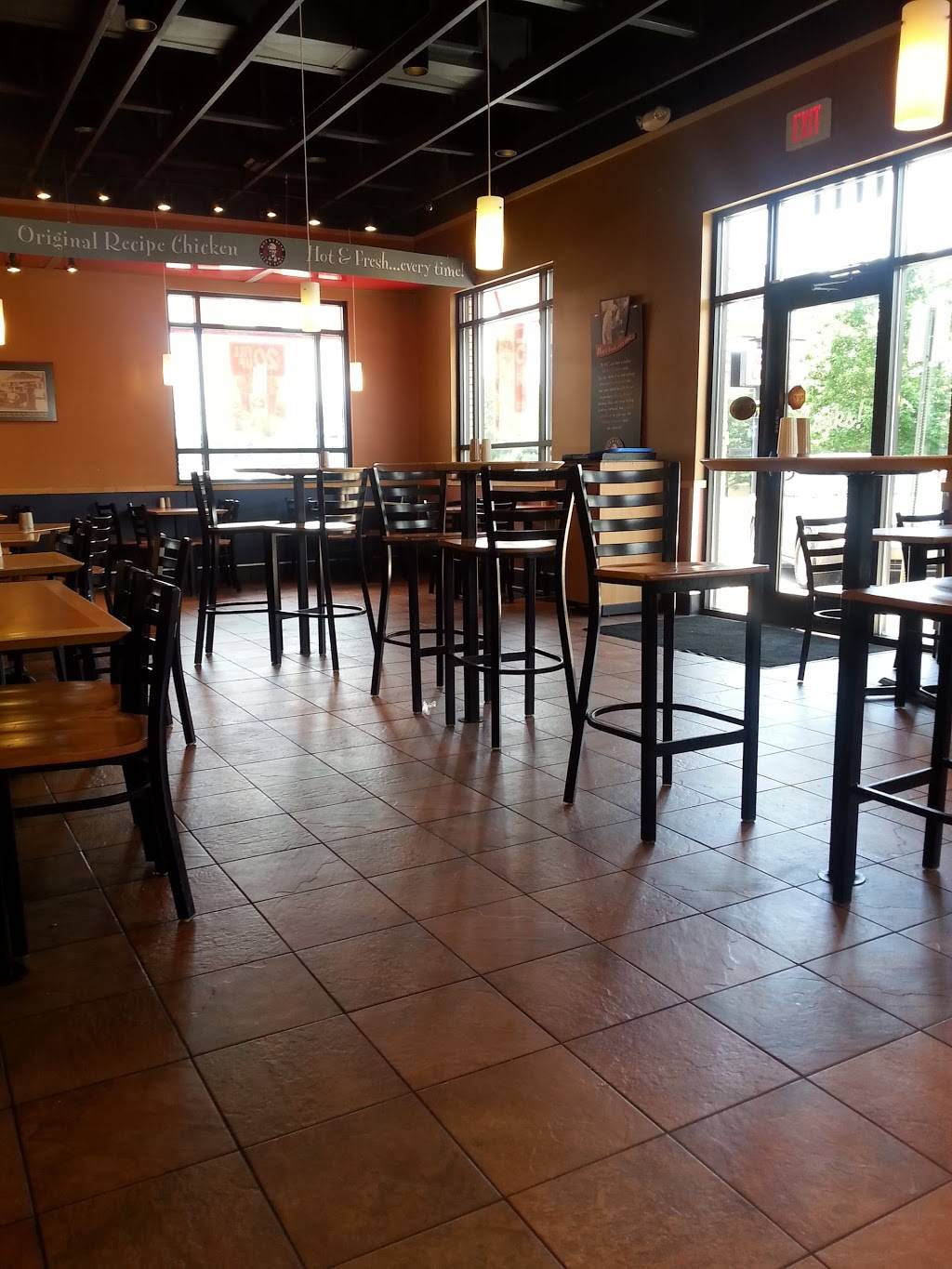 KFC | restaurant | 2725 Fort Campbell Blvd, Clarksville, TN 37042, USA | 9314313548 OR +1 931-431-3548