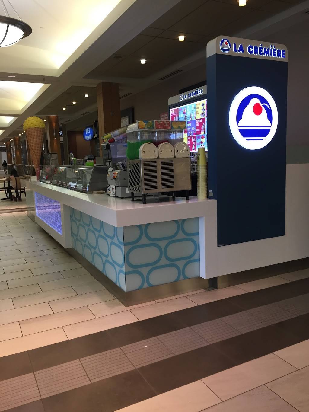 La Crémière | restaurant | 100 Bayshore Dr, Nepean, ON K2B 8C1, Canada | 6137268863 OR +1 613-726-8863