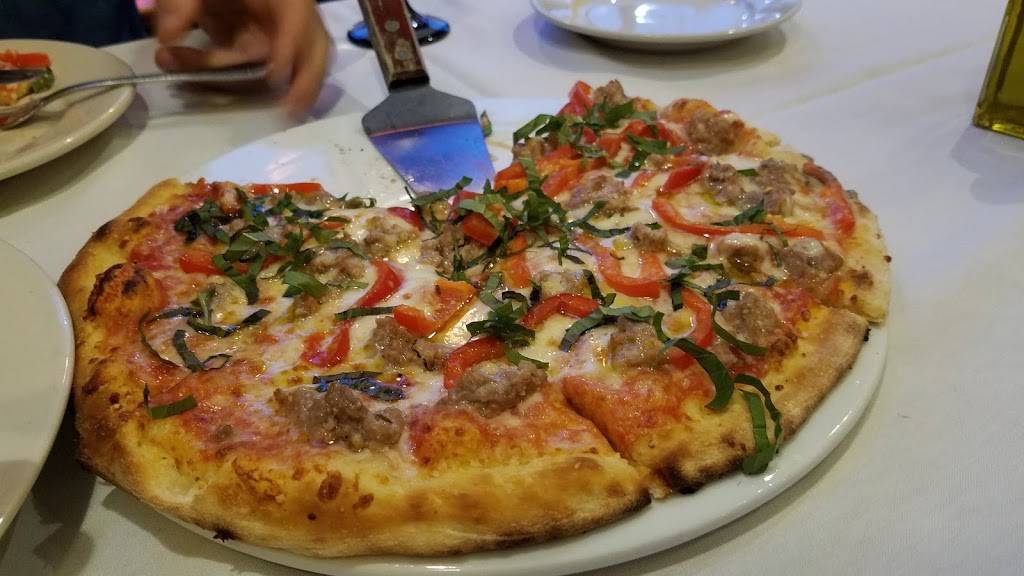 Fortunatos Restaurant | restaurant | 428 Main St, Woburn, MA 01801, USA | 7819330408 OR +1 781-933-0408