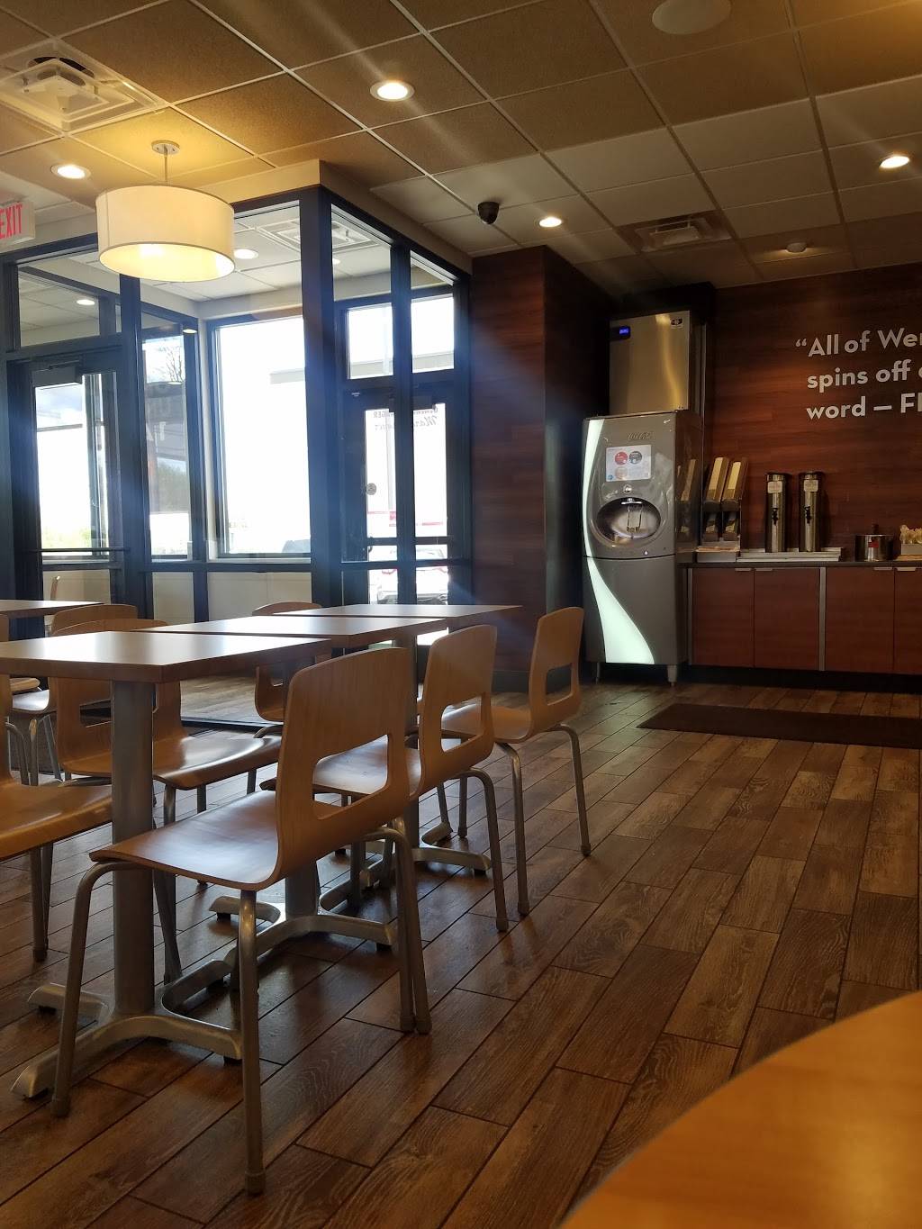 Wendys | restaurant | 2060 Mogadore Rd, Akron, OH 44312, USA | 3307844891 OR +1 330-784-4891