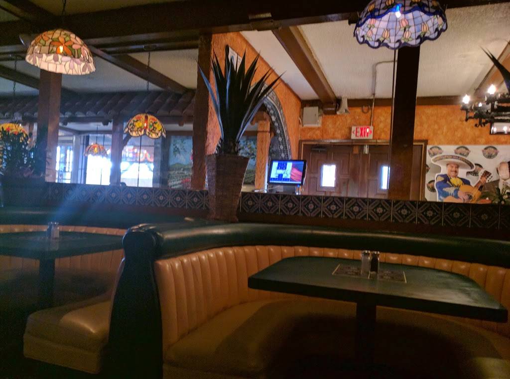 Tequilas Bar & Grill | restaurant | 13627 Victory Blvd, Van Nuys, CA 91401, USA | 8189894040 OR +1 818-989-4040