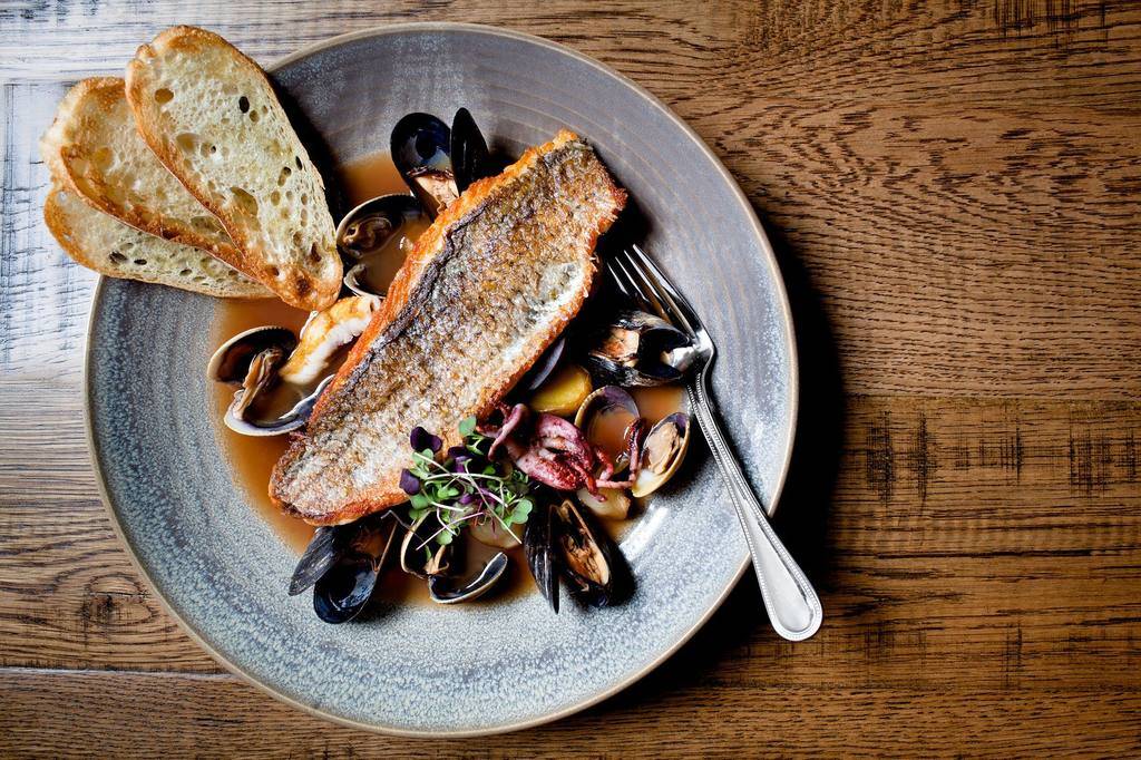 MoHo Kitchen & Cocktails | night club | 3002, 116 S Alfred St #101, Alexandria, VA 22314, USA | 7038946345 OR +1 703-894-6345