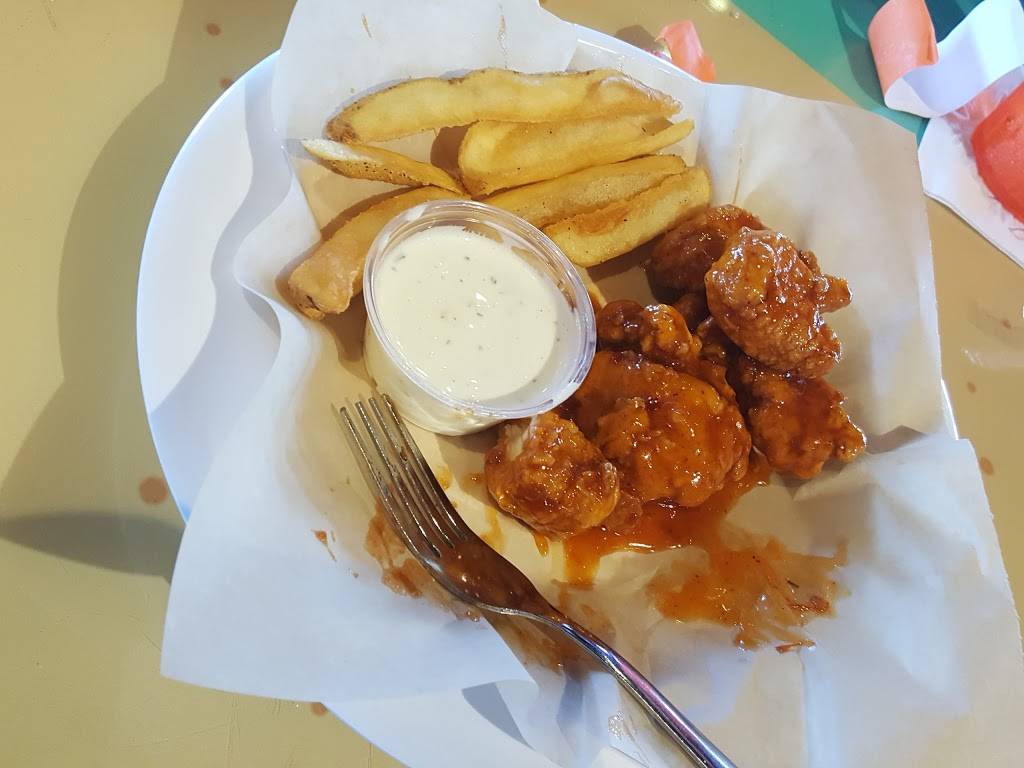 Hooters | restaurant | 1650 US-41 Suite A, Schererville, IN 46375, USA | 2193222024 OR +1 219-322-2024