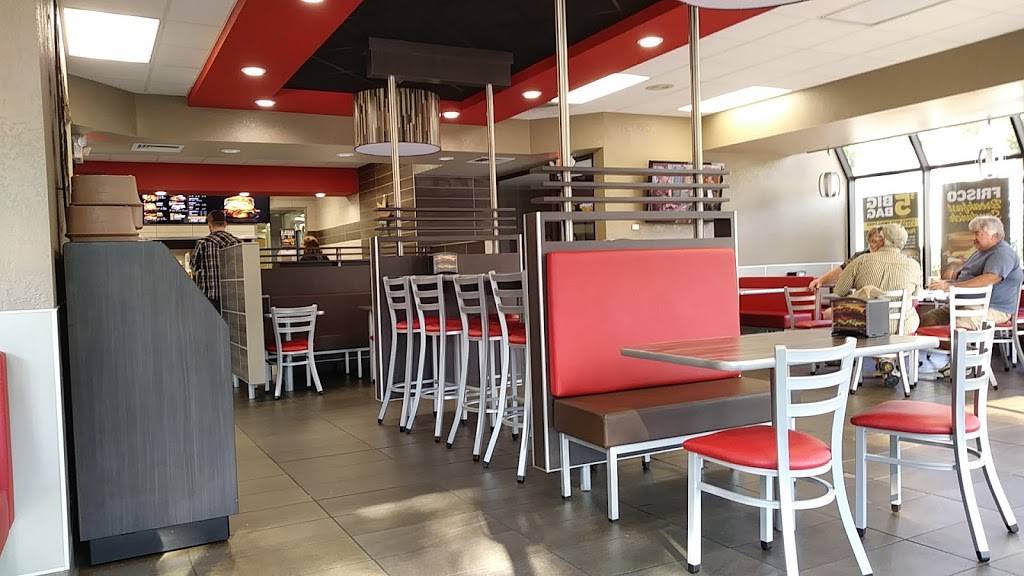 Hardees | restaurant | 534 E Main St, Owosso, MI 48867, USA | 9897252616 OR +1 989-725-2616