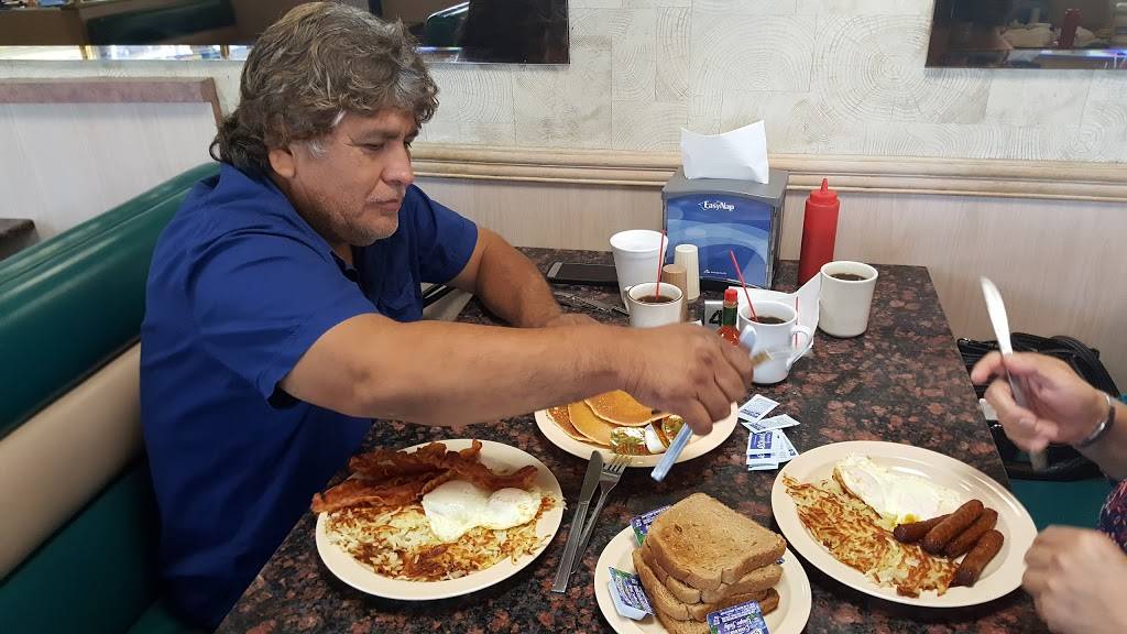 Dukes Charbroiler | restaurant | 2900 W Warner Ave, Santa Ana, CA 92704, USA | 7145575480 OR +1 714-557-5480