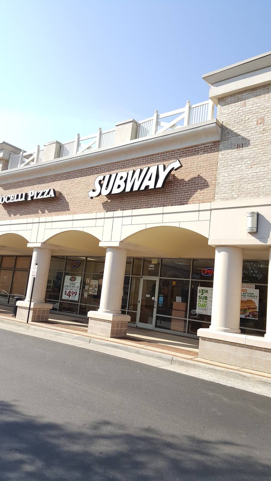 Subway Restaurants | restaurant | 42010 Village Center Plaza #140, Stone Ridge, VA 20105, USA | 7035428090 OR +1 703-542-8090