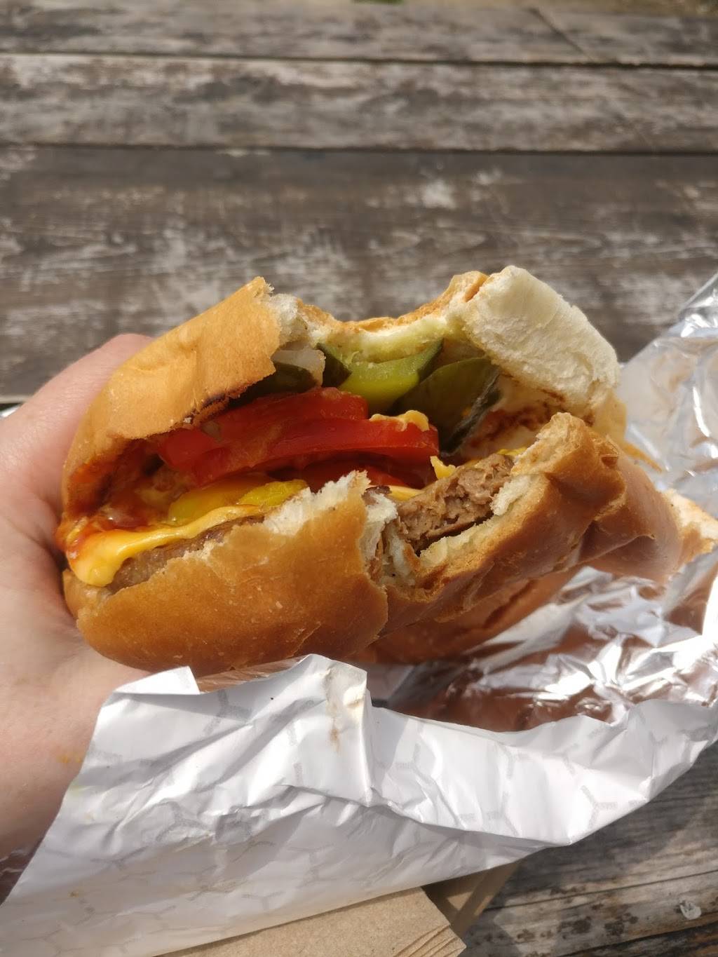 Johnnys Hamburgers | restaurant | 2595 Victoria Park Ave, Scarborough, ON M1T 1A4, Canada | 4164917222 OR +1 416-491-7222