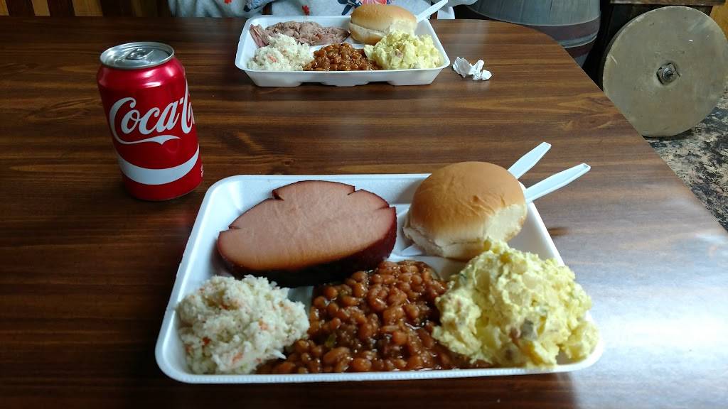 Charlies BBQ | restaurant | 30875 Broad St, Bruceton, TN 38317, USA | 7315867447 OR +1 731-586-7447