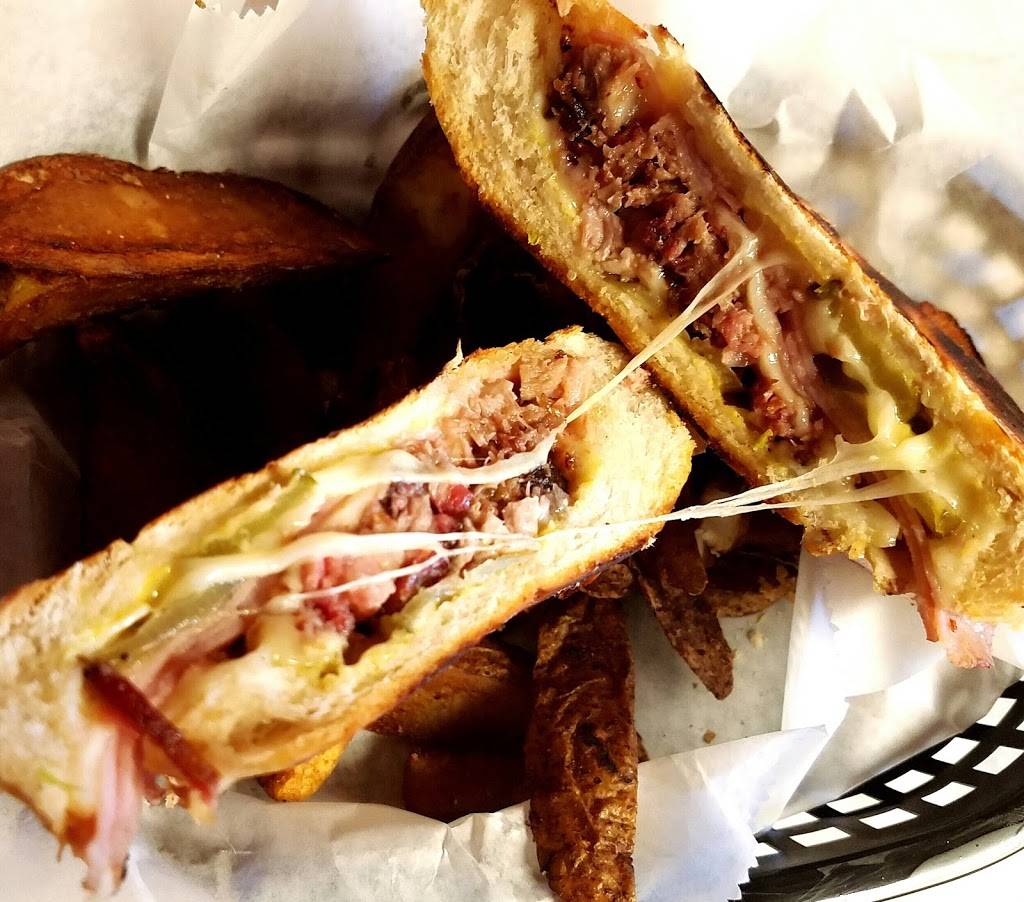 Banjos BBQ Grill II on 7th | restaurant | 1821 E 7th Ave, Tampa, FL 33605, USA | 3345240466 OR +1 334-524-0466