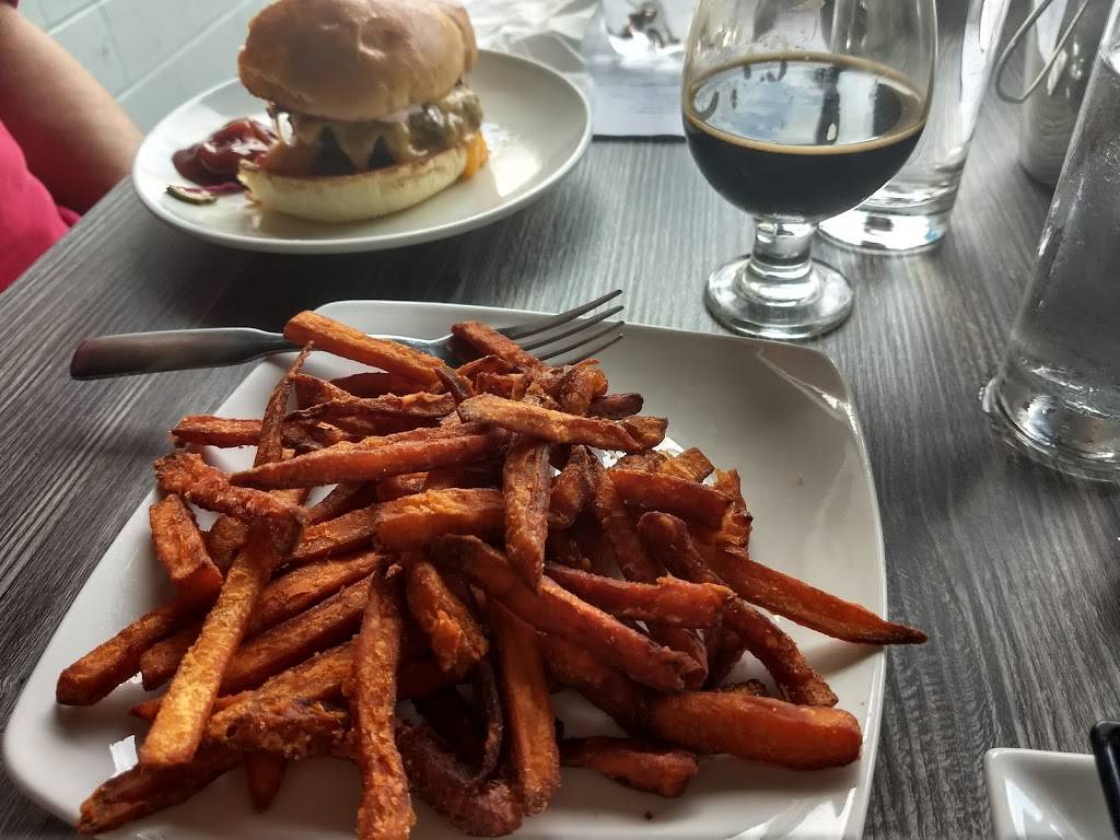 Coughlins Law Kitchen and Ale House | restaurant | 10 Virginia Ave, Pittsburgh, PA 15211, USA | 4125865673 OR +1 412-586-5673