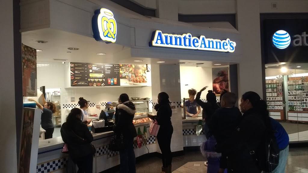 Auntie Annes | cafe | 3333 W Touhy Ave Space D02B, Lincolnwood, IL 60712, USA | 8473298250 OR +1 847-329-8250
