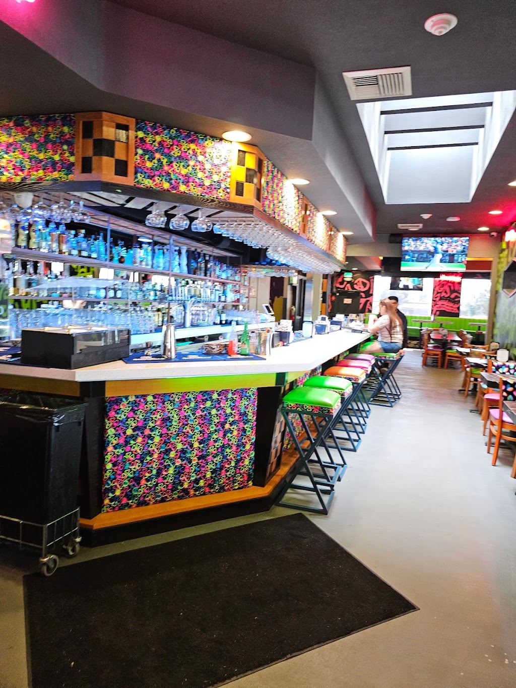 Kalaveras | restaurant | 111 E Hospitality Ln, San Bernardino, CA 92408, USA | 9095217196 OR +1 909-521-7196