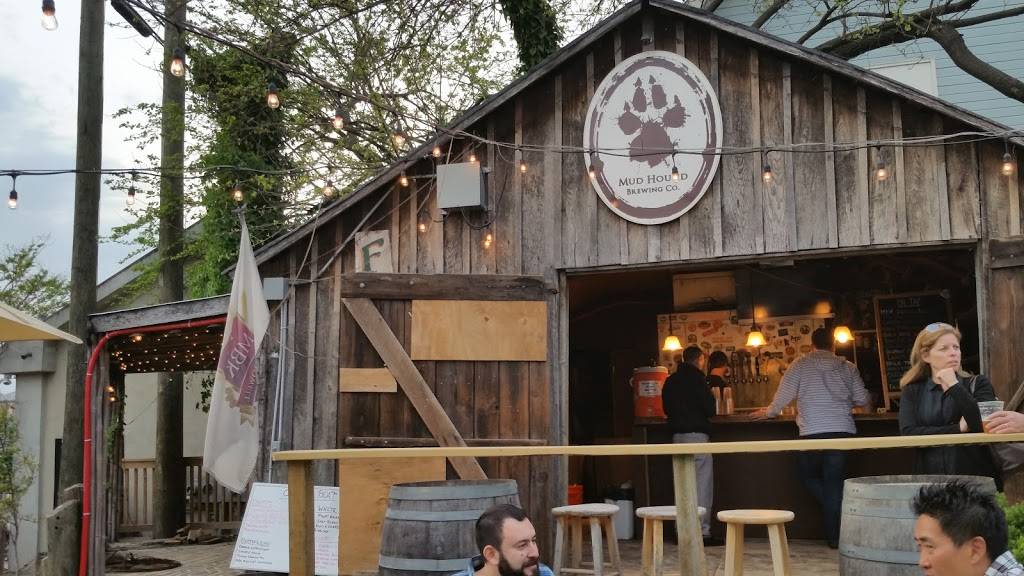 MacDowell Brew Kitchen | restaurant | 202 Harrison St SE B, Leesburg, VA 20175, USA | 7037772739 OR +1 703-777-2739