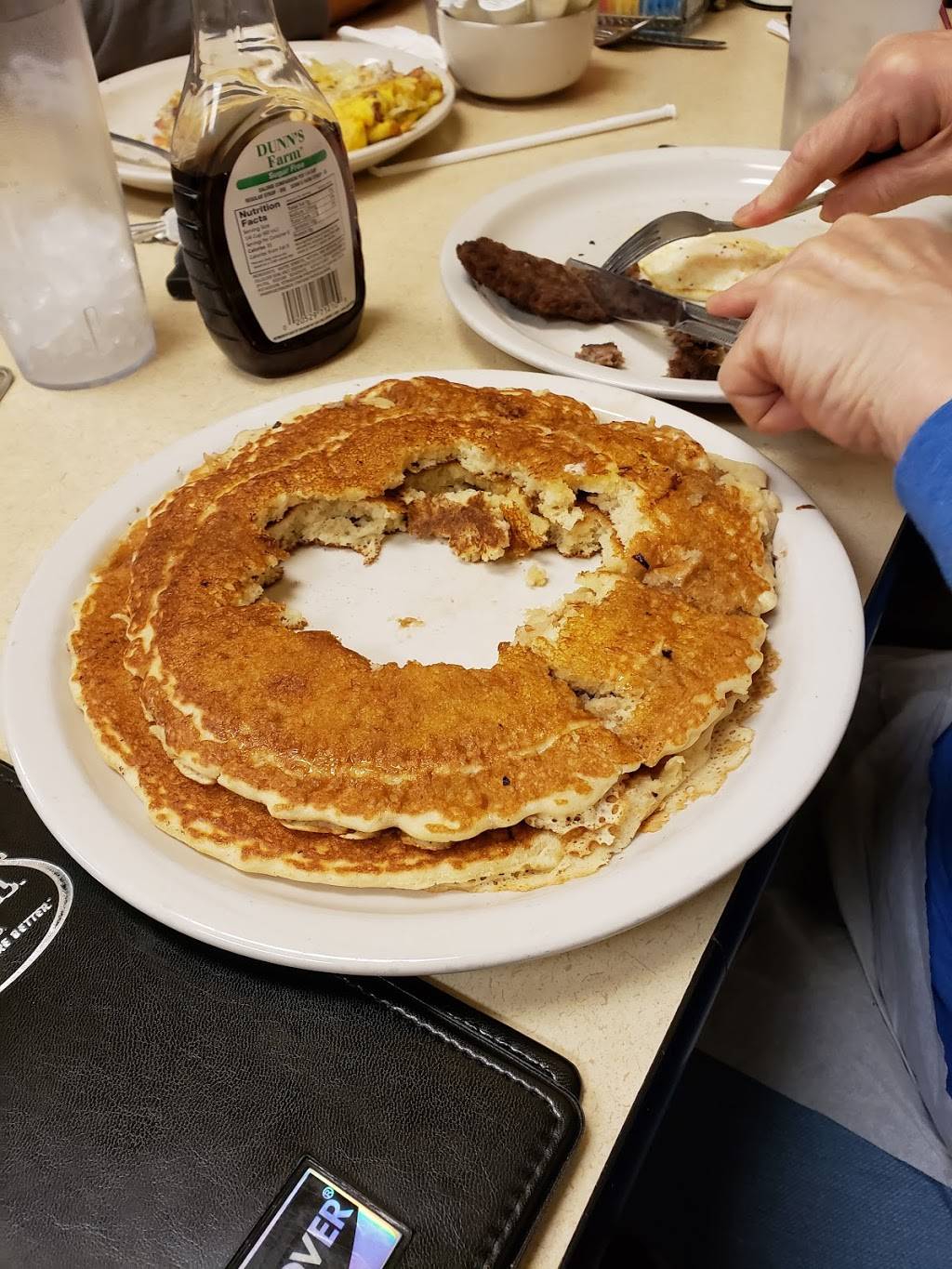 The Big Biscuit | restaurant | 12276 Shawnee Mission Pkwy, Shawnee, KS 66216, USA | 9139127350 OR +1 913-912-7350