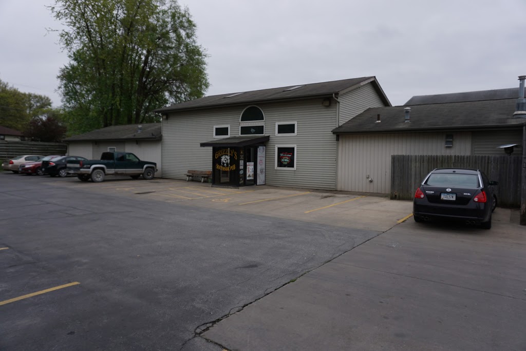 Grizzlys South Side Pub & Grill | restaurant | 1210 Highland Ct, Iowa City, IA 52240, USA | 3193377536 OR +1 319-337-7536