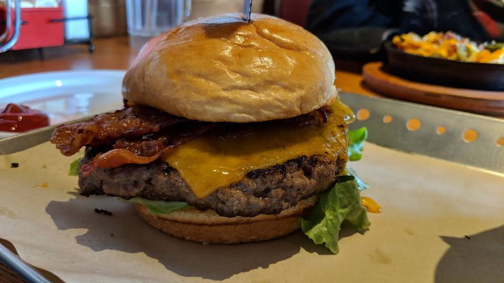 Chilis Grill & Bar | meal takeaway | 2015 Birch Rd Ste 2400, Chula Vista, CA 91915, USA | 6194825551 OR +1 619-482-5551