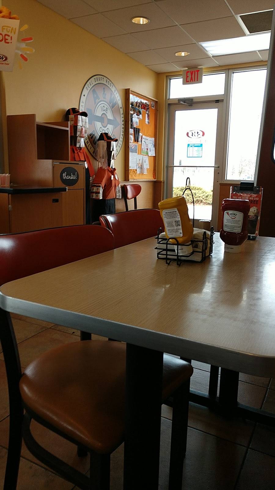 A&W Restaurant | restaurant | 1196 Westowne Dr, Neenah, WI 54956, USA | 9207516847 OR +1 920-751-6847