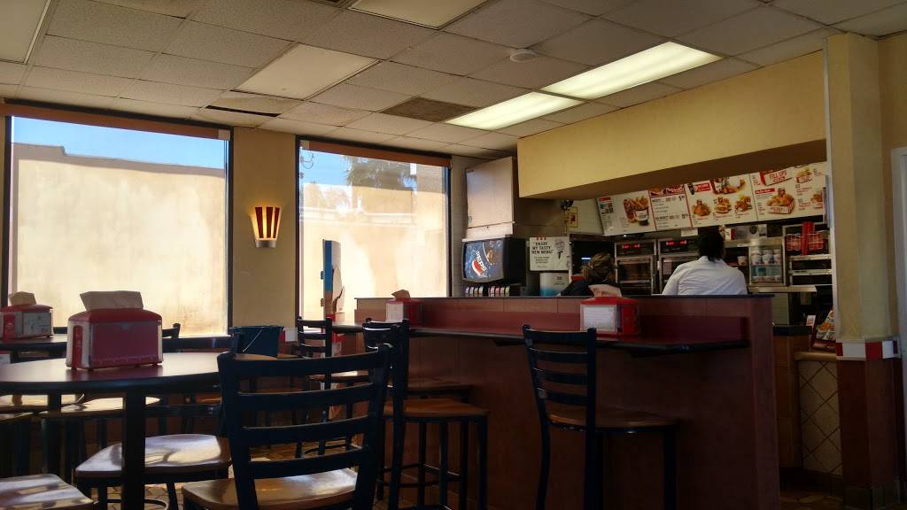 KFC | restaurant | 1025 Main St, Ramona, CA 92065, USA | 7607895570 OR +1 760-789-5570