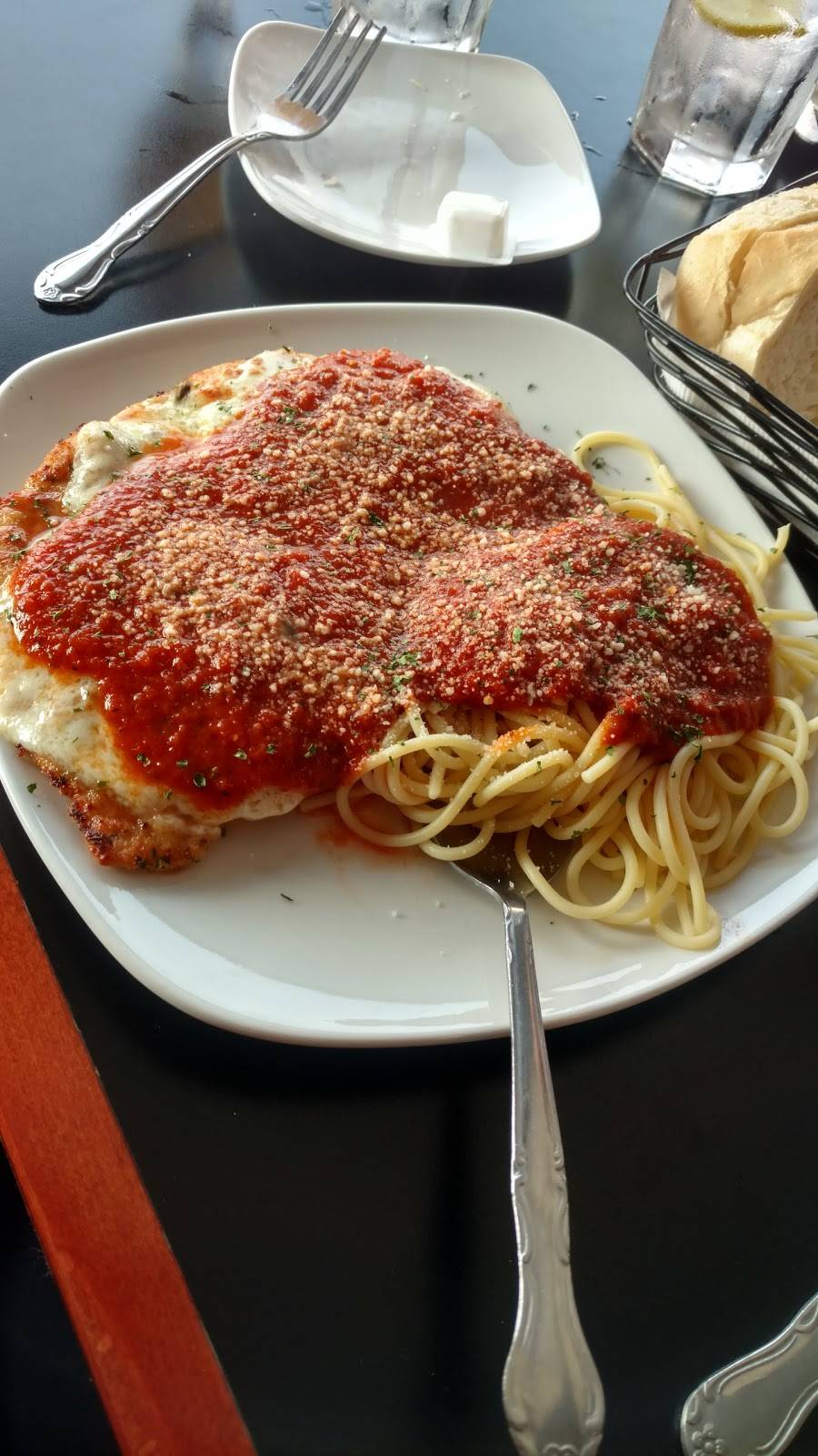 Foxys | restaurant | 18187 Reed Point Rd, Fishers Landing, NY 13641, USA | 3156863781 OR +1 315-686-3781