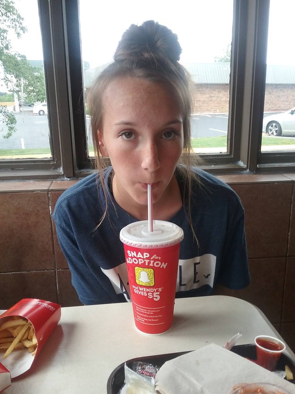 Wendys | restaurant | 82 Expressway Dr, Manchester, TN 37355, USA | 9317285118 OR +1 931-728-5118