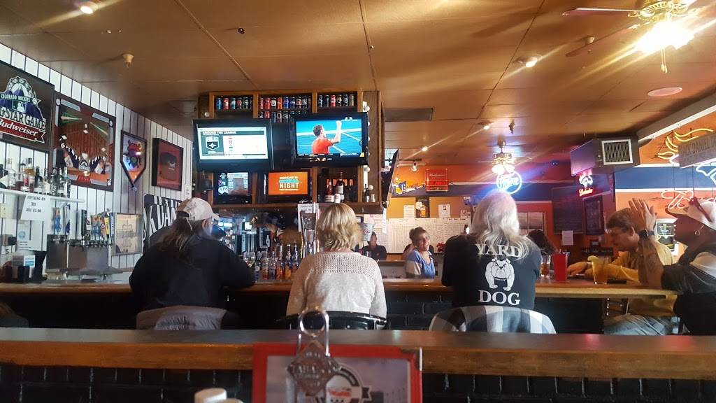 Pitchers Sports Restaurant | restaurant | 1670 S Chambers Rd, Aurora, CO 80017, USA | 3037517115 OR +1 303-751-7115