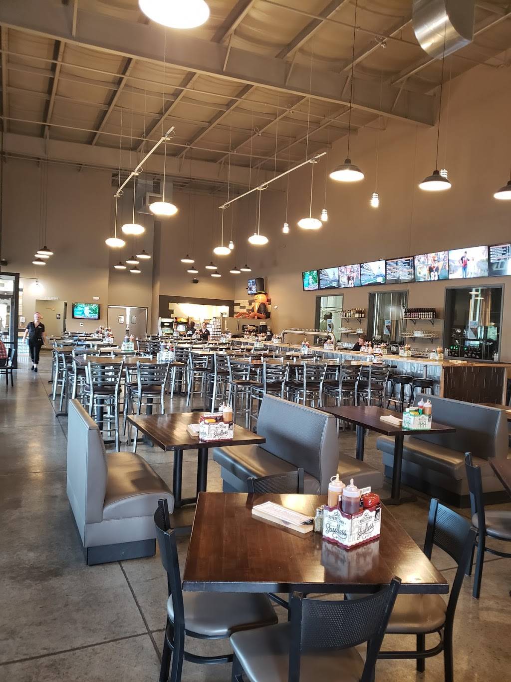 Rivertown Brewery & Barrel House | restaurant | 6550 Hamilton Lebanon Rd, Middletown, OH 45044, USA | 5133607839 OR +1 513-360-7839