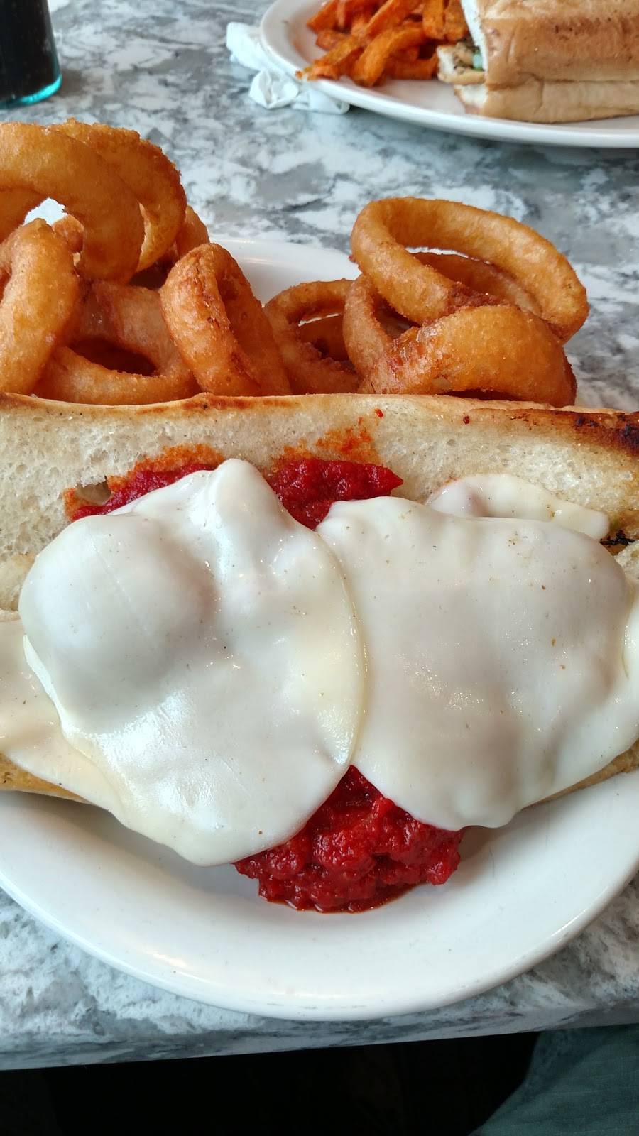 Red Arrow Diner | restaurant | 112 Loudon Rd, Concord, NH 03301, USA | 6034150444 OR +1 603-415-0444