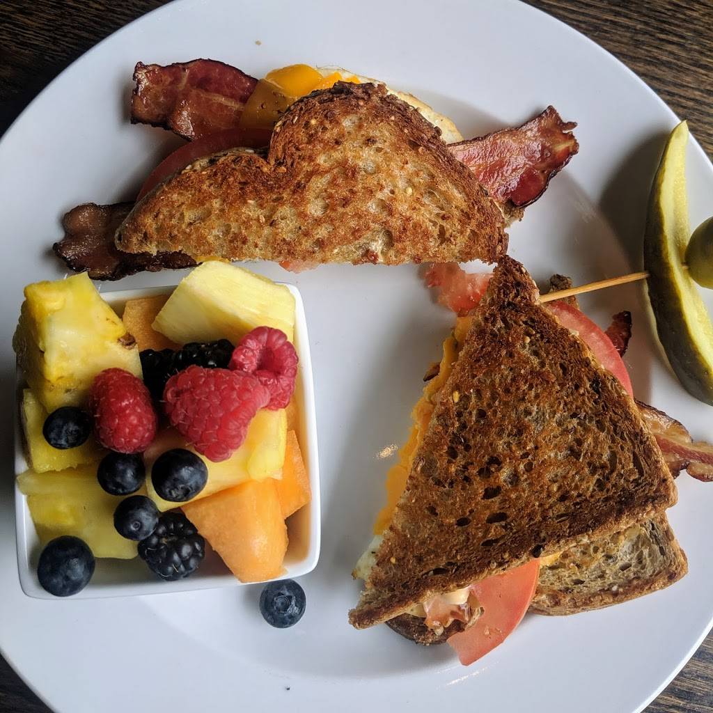 Benstein Grille | restaurant | 2435 Benstein Rd, Commerce Charter Twp, MI 48390, USA | 2486244100 OR +1 248-624-4100