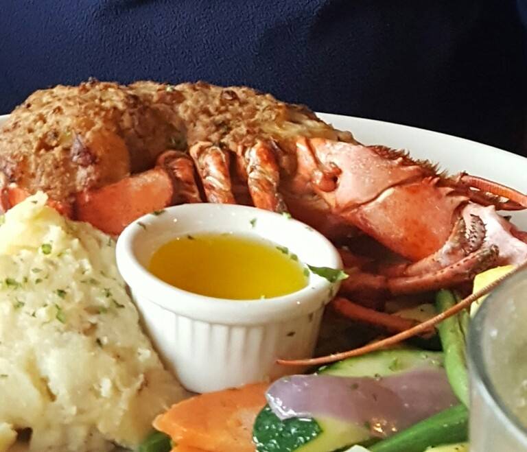 The Mariner | restaurant | 21 W Main St, Mystic, CT 06355, USA | 8605365200 OR +1 860-536-5200