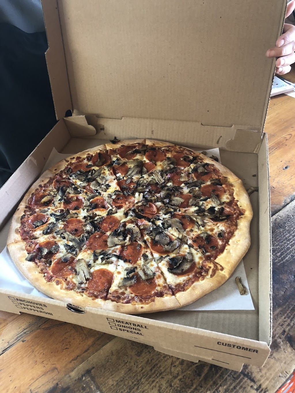 Five points pizzeria | meal takeaway | 7205 state route 22, Greensburg, PA 15601, USA | 7246685412 OR +1 724-668-5412