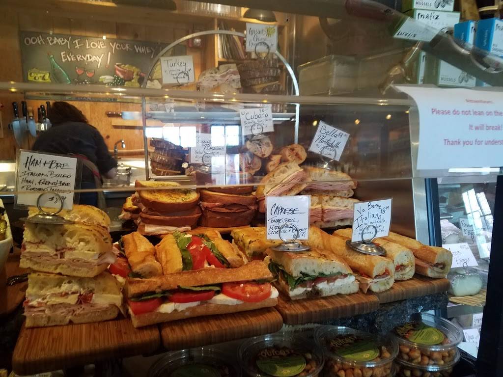 The Cheese Iron | restaurant | 200 US-1 ALT #300, Scarborough, ME 04074, USA | 2078834057 OR +1 207-883-4057